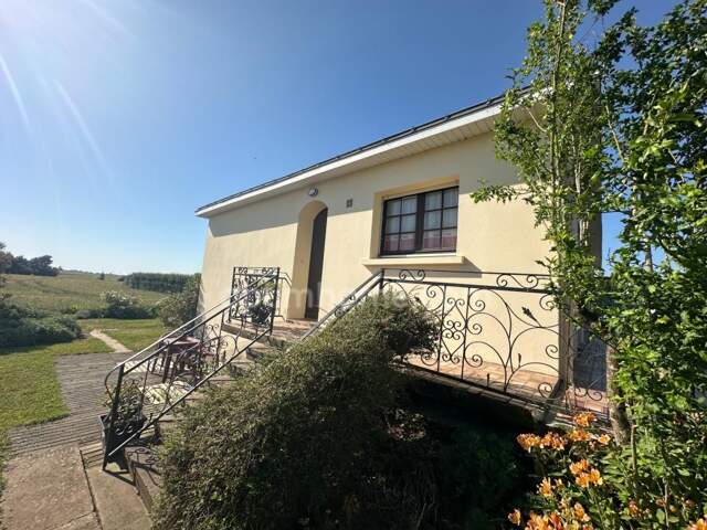 SAINT JEAN DE BEUGNE (85210) MAISON 3 CHAMBRES AVEC SOUS SOL COMPLET SUR 812M² — photo du bien