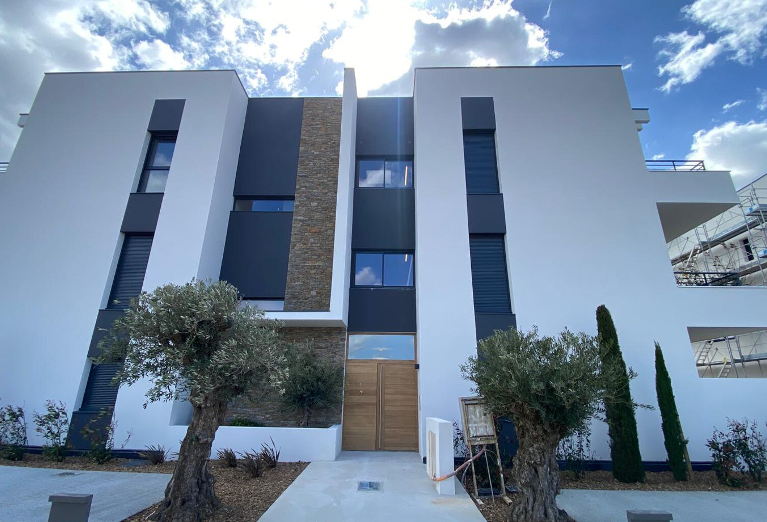 Appartement T2  haut de gamme, terrasse et parkings, entre C — photo 1