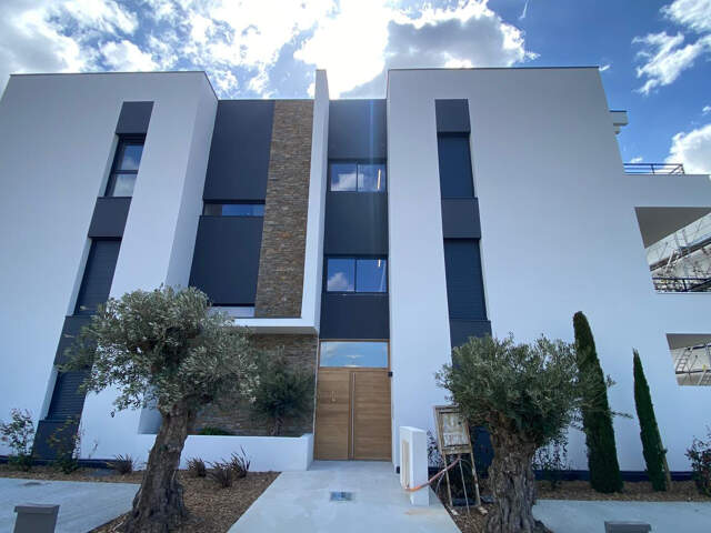 Appartement T2  haut de gamme, terrasse et parkings, entre C — photo du bien