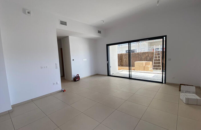 Appartement T2  haut de gamme, terrasse et parkings, entre C — photo 2
