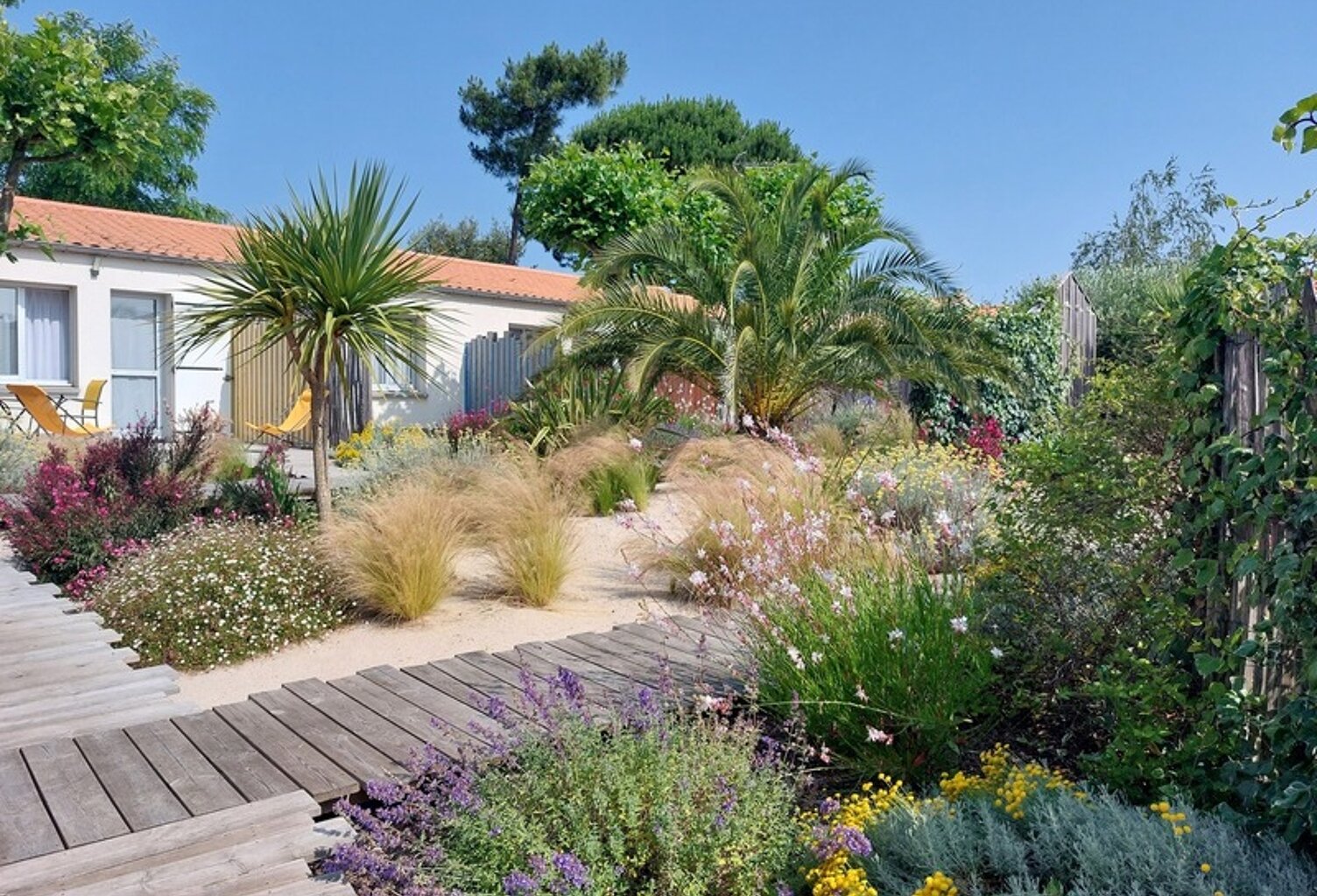 EXCLU CAPIFRANCE A Vendre ILE D'OLERON (17) en coeur village - Résidence para-hôtelière 11 meublés 3* proche plage — photo 1
