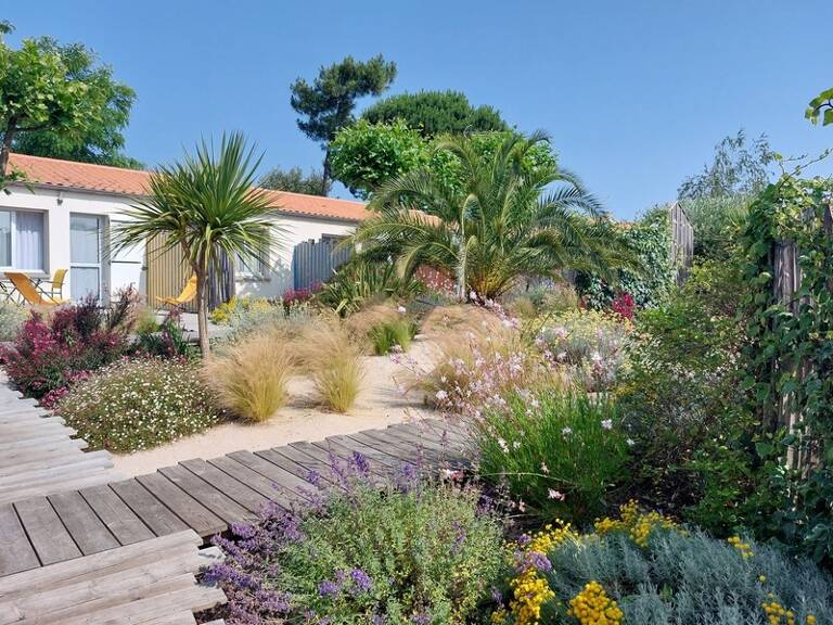 EXCLU CAPIFRANCE A Vendre ILE D'OLERON (17) en coeur village - Résidence para-hôtelière 11 meublés 3* proche plage — photo 1