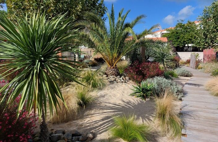 EXCLU CAPIFRANCE A Vendre ILE D'OLERON (17) en coeur village - Résidence para-hôtelière 11 meublés 3* proche plage — photo 2