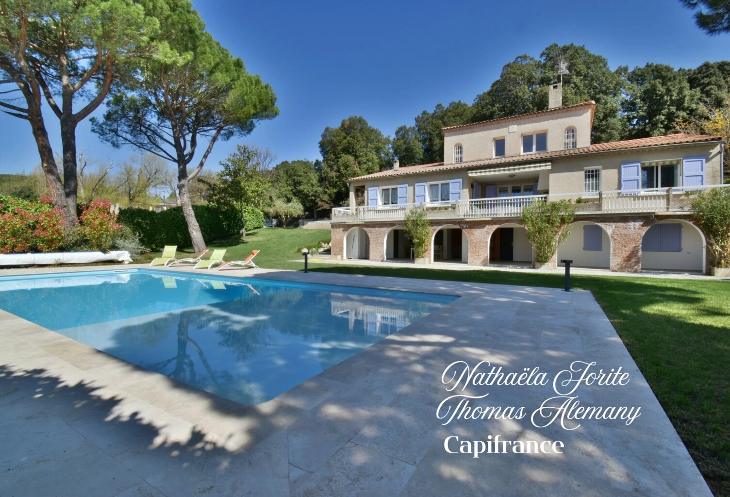 PEYRUIS (04) Villa de 247 m2 avec piscine édifiée sur une parcelle de 2400 m2 — photo 1