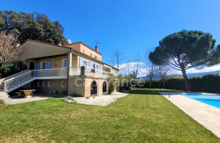 PEYRUIS (04) Villa de 247 m2 avec piscine édifiée sur une parcelle de 2400 m2 — photo 3