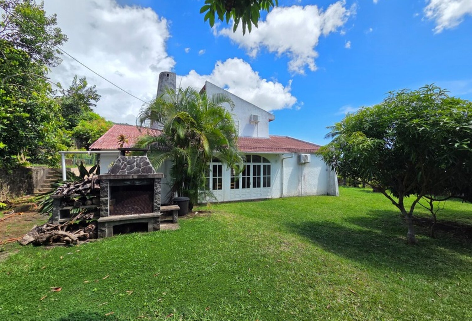 Villa T7 de 276 m² sur 1 661 m² de terrain plat – Bas de St-François — photo 1