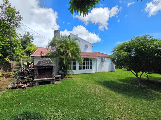 Villa T7 de 276 m² sur 1 661 m² de terrain plat – Bas de St-François — photo du bien