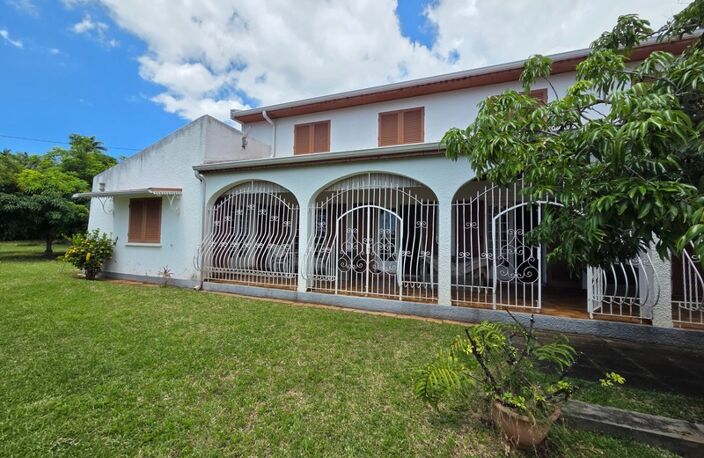 Villa T7 de 276 m² sur 1 661 m² de terrain plat – Bas de St-François — photo 2