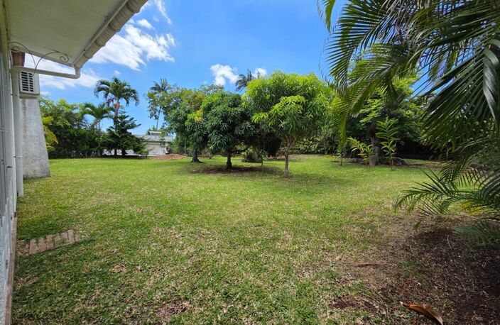 Villa T7 de 276 m² sur 1 661 m² de terrain plat – Bas de St-François — photo 3