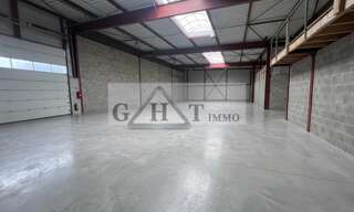 Local industriel  688 m² à louer à Cesson (77240)