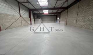 Local industriel  688 m² à louer à Cesson (77240)