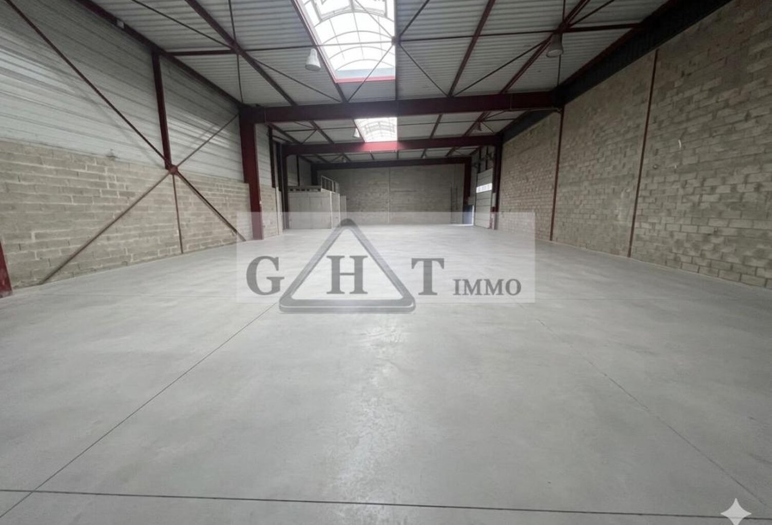ENTREPÔT INDÉPENDANT À LOUER – 688 M² – CESSON (77240) — photo 1
