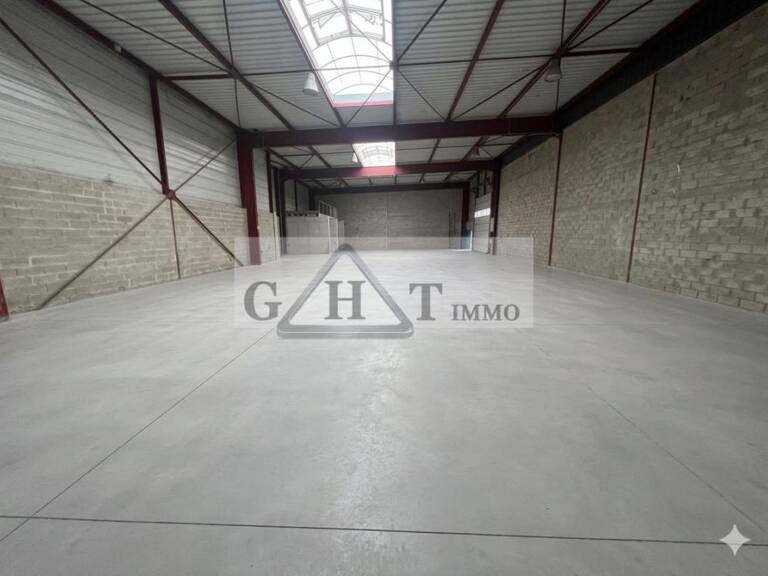 ENTREPÔT INDÉPENDANT À LOUER – 688 M² – CESSON (77240) — photo 1
