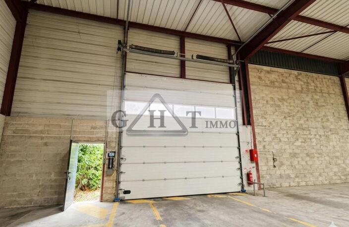 ENTREPÔT INDÉPENDANT À LOUER – 688 M² – CESSON (77240) — photo 2