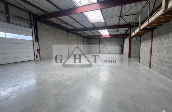 ENTREPÔT INDÉPENDANT À LOUER – 688 M² – CESSON (77240) — photo 3