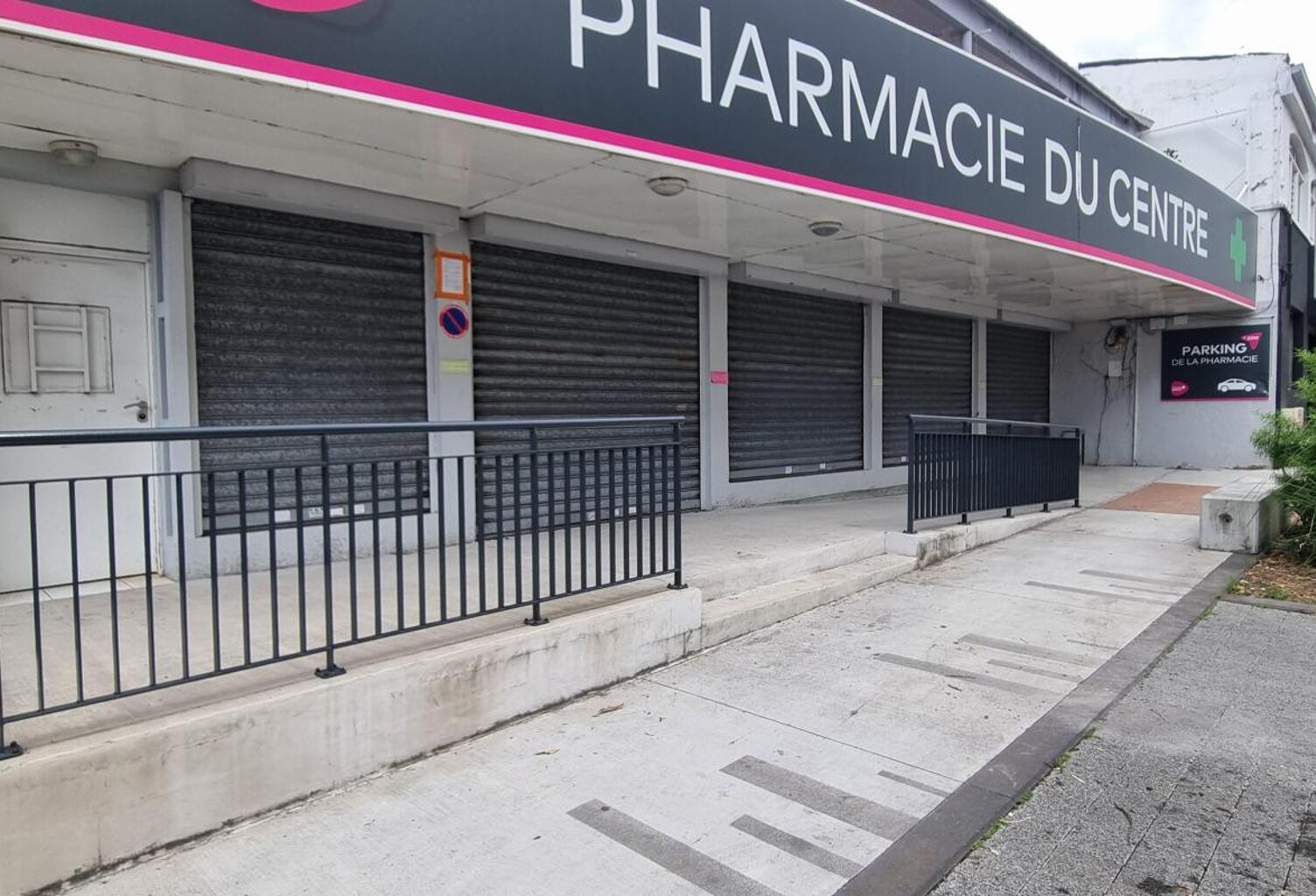 A LOUER LOCAL DE 485M² CENTRE VILLE DE ST ANDRE — photo 1