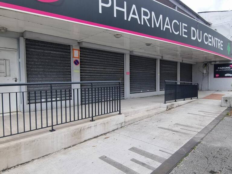 A LOUER LOCAL DE 485M² CENTRE VILLE DE ST ANDRE — photo 1