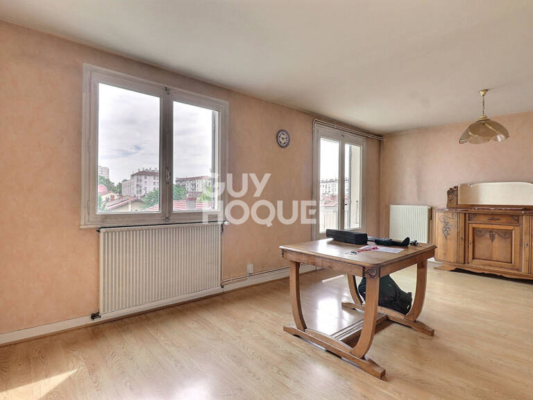 T3 beau potentiel avec balcon - Métro Jean Jaurès — photo 1