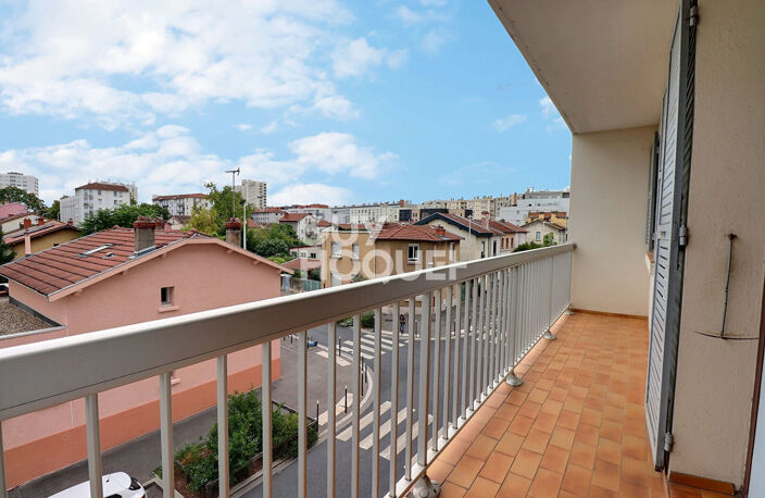 T3 beau potentiel avec balcon - Métro Jean Jaurès — photo 3