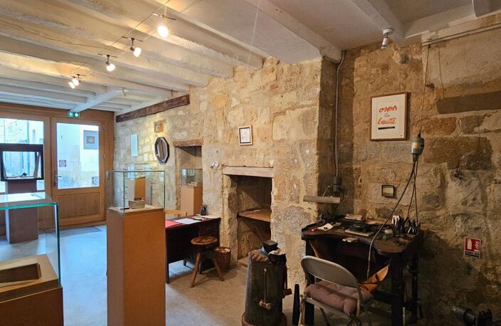 Habitation ou commerce plein centre de Chinon — photo 4