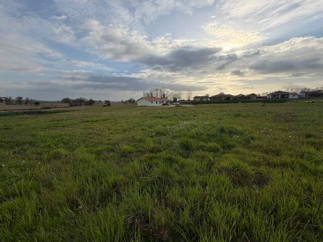 Terrain prêt à construire de 1823 m² viabilisé — photo du bien