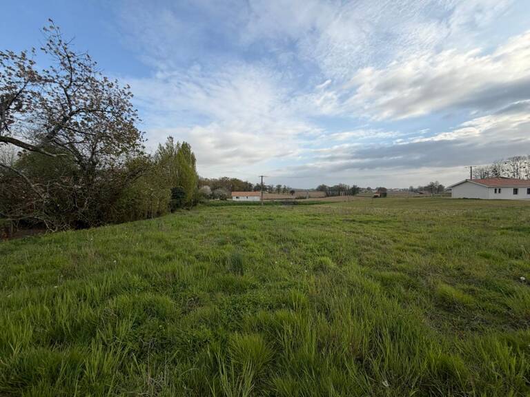 Terrain viabilisé de près de 1500 m² exposé SUD — photo 1