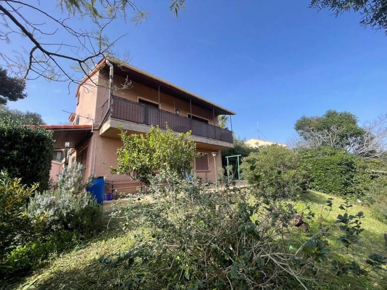 A VENDRE SIX-FOURS-LES-PLAGES 83140 SUPERBE VILLA AVEC 2 APPARTEMENTS — photo 1