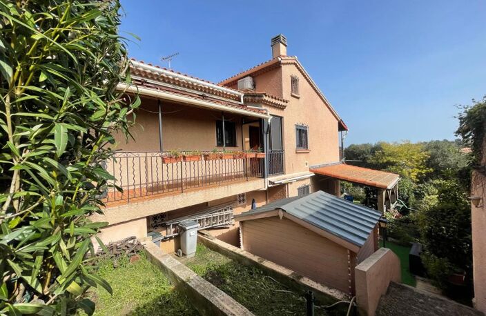 A VENDRE SIX-FOURS-LES-PLAGES 83140 SUPERBE VILLA AVEC 2 APPARTEMENTS — photo 2