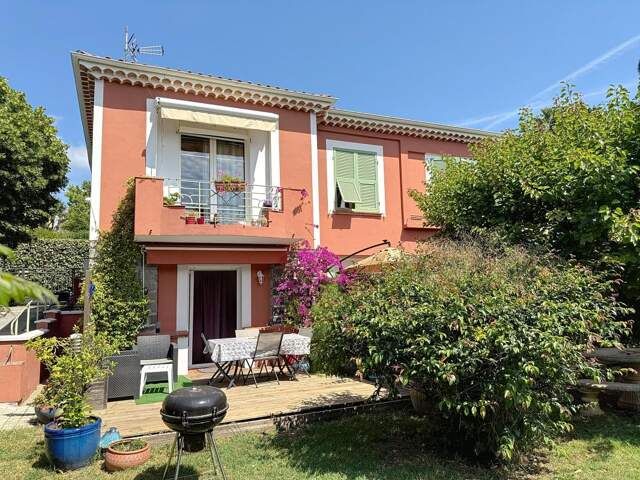Maison de 153 m2 4 chambres + studio sur parcelle de terrain de 565 m2 entièrement clos — photo du bien
