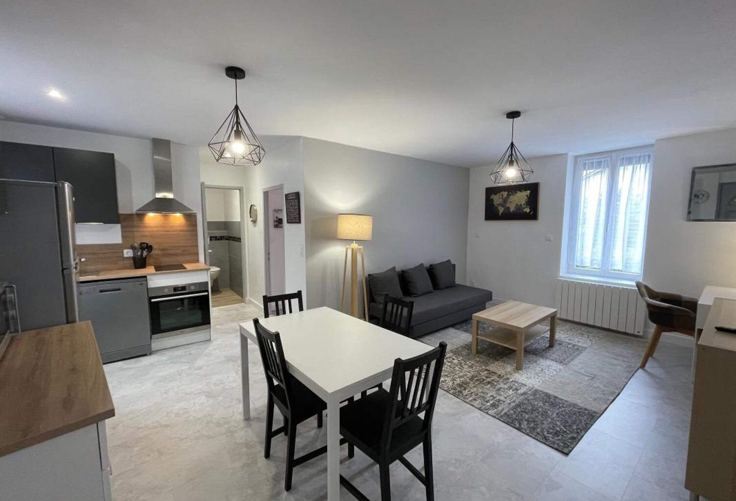 Immeuble de rapport, Clermont-Ferrand centre ville, 5 F2  refait à neuf de 42m2 avec 5 caves — photo 1