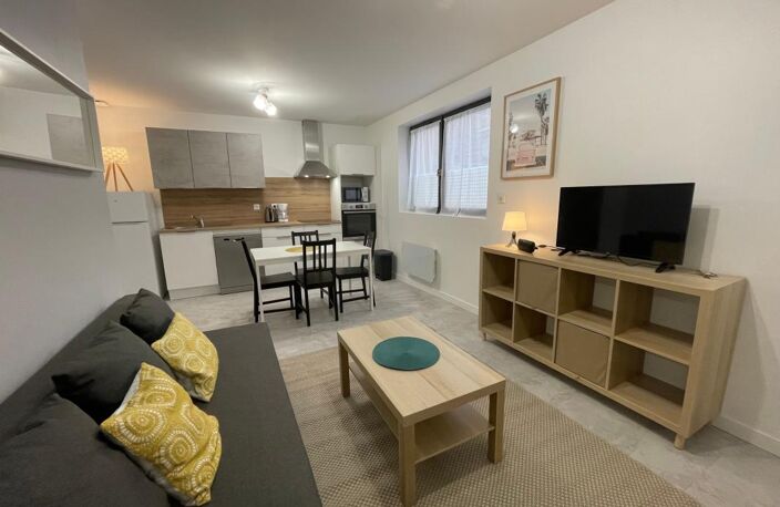 Immeuble de rapport, Clermont-Ferrand centre ville, 5 F2  refait à neuf de 42m2 avec 5 caves — photo 2
