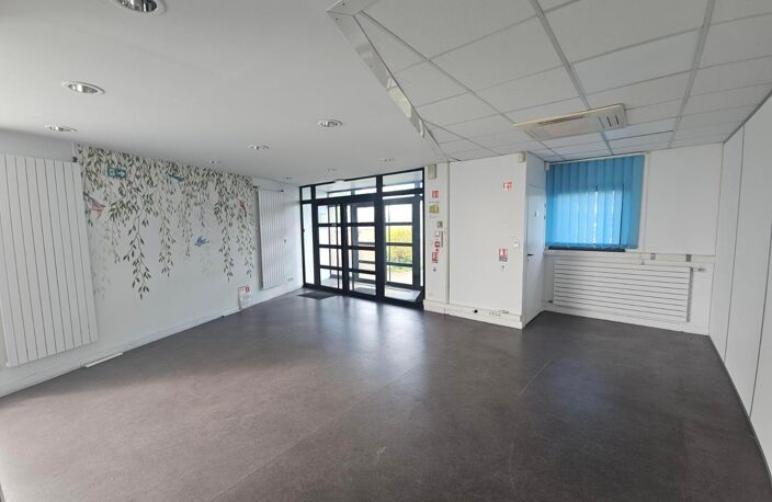 Location bureau  500 m² à Saint-Pierre-des-Corps (37700) — photo 3