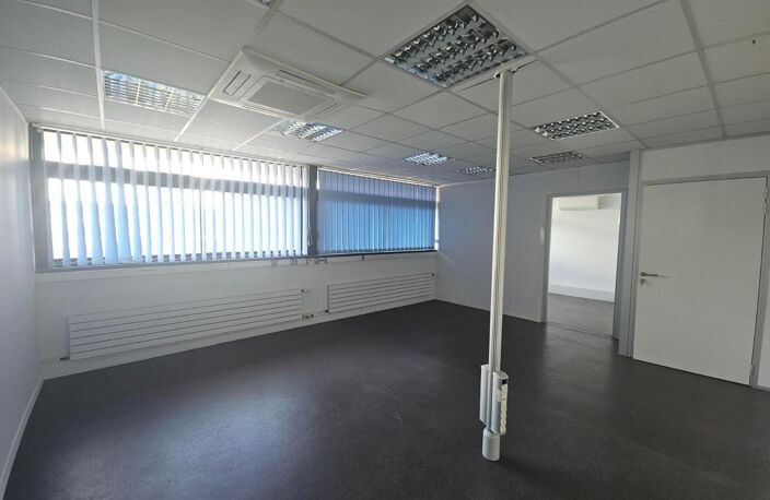Location bureau  500 m² à Saint-Pierre-des-Corps (37700) — photo 5
