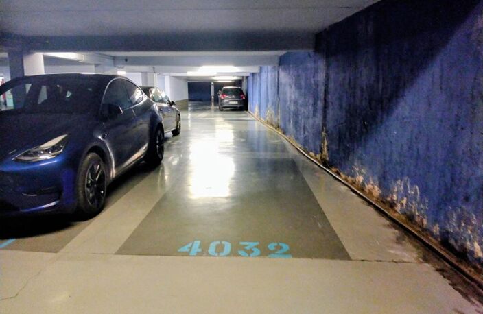 Grande place dans un parking sécurisé face à la Maison de la Radio — photo 3