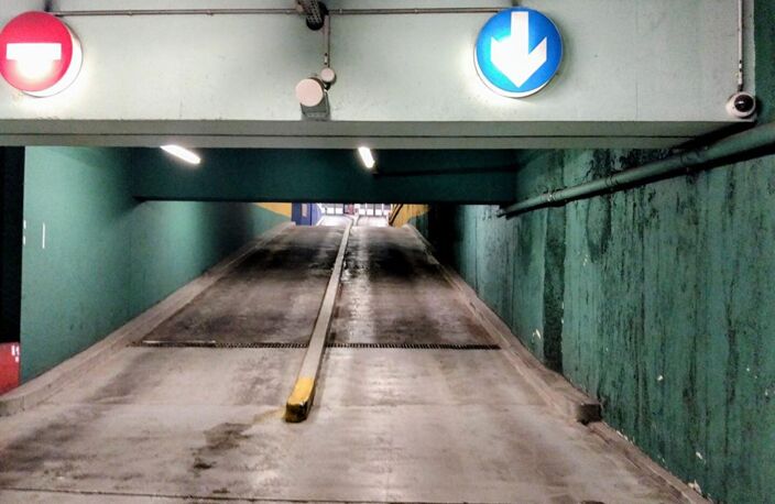 Grande place dans un parking sécurisé face à la Maison de la Radio — photo 4