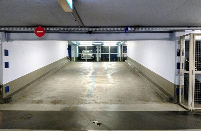 Grande place dans un parking sécurisé face à la Maison de la Radio — photo 5