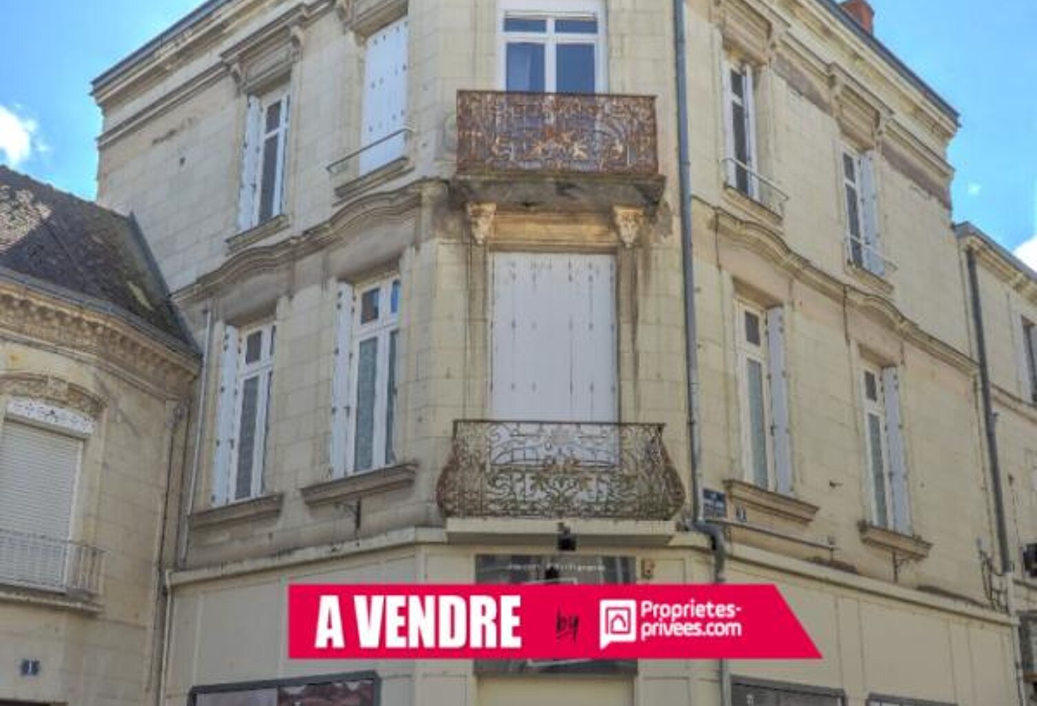 Immeuble de rapport - Hyper centre de Longué-Jumelles (49160) — photo 1