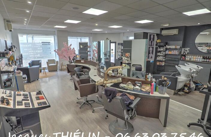Immeuble de rapport - Hyper centre de Longué-Jumelles (49160) — photo 2
