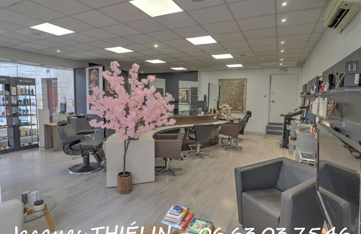 Immeuble de rapport - Hyper centre de Longué-Jumelles (49160) — photo 3