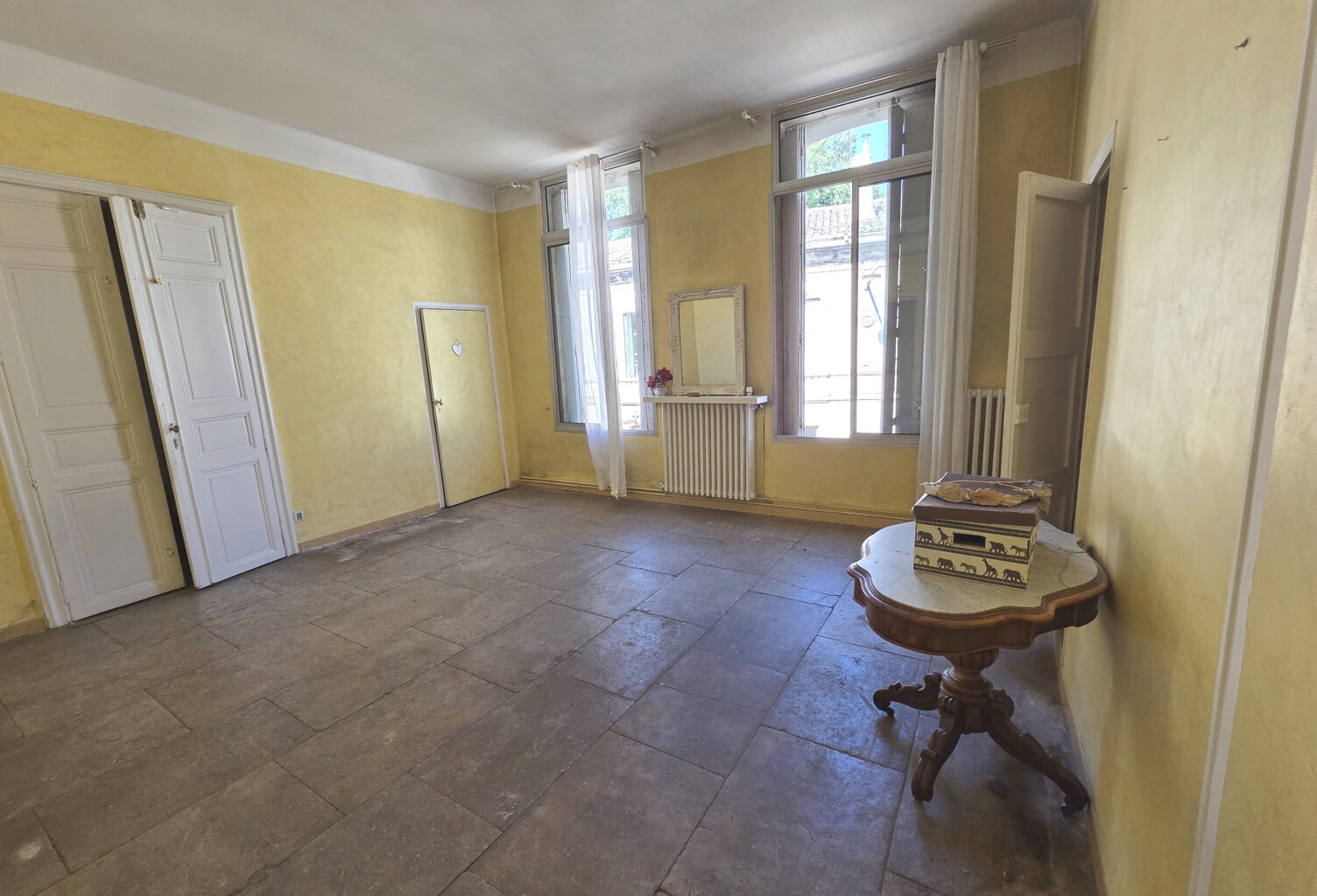 VAUVERT . Appartement proche centre ville 123 m2 3 chambres. — photo 1