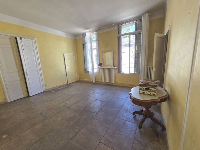 VAUVERT . Appartement proche centre ville 123 m2 3 chambres. — photo 1