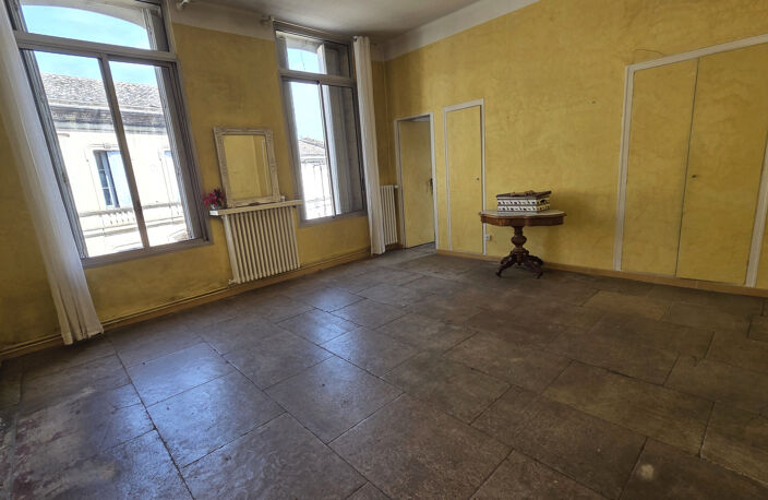 VAUVERT . Appartement proche centre ville 123 m2 3 chambres. — photo 2