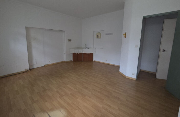 CENTRE VILLE VAUVERT. LOCAL PROFESSIONNEL  107 M2 6 pieces — photo 2