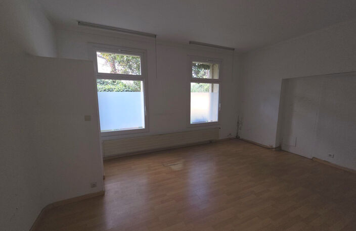 CENTRE VILLE VAUVERT. LOCAL PROFESSIONNEL  107 M2 6 pieces — photo 4