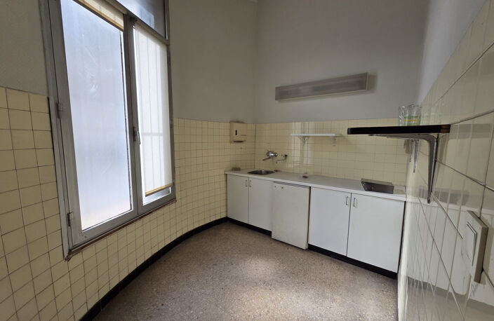 CENTRE VILLE VAUVERT. LOCAL PROFESSIONNEL  107 M2 6 pieces — photo 5