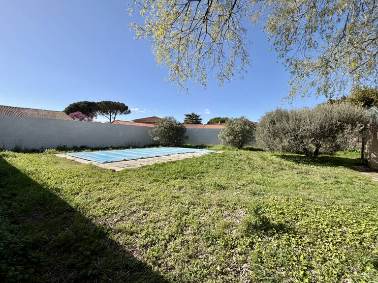 En Exclusivité - Vergèze - Terrain à batir de 700m2 clôturés — photo 1