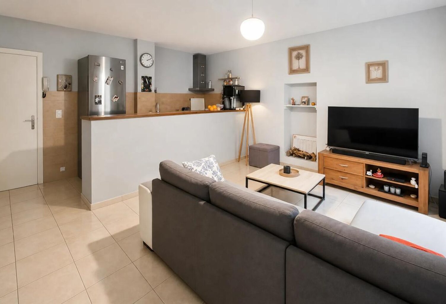 Appartement 3 pièces de 55 m² avec cours situé à Saint-Gilles — photo 1