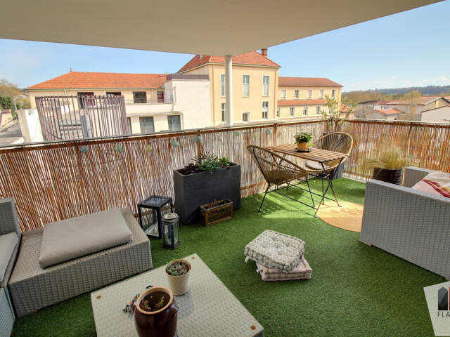 Appartement T4 de 96m2 avec terrasse et box fermé — photo du bien