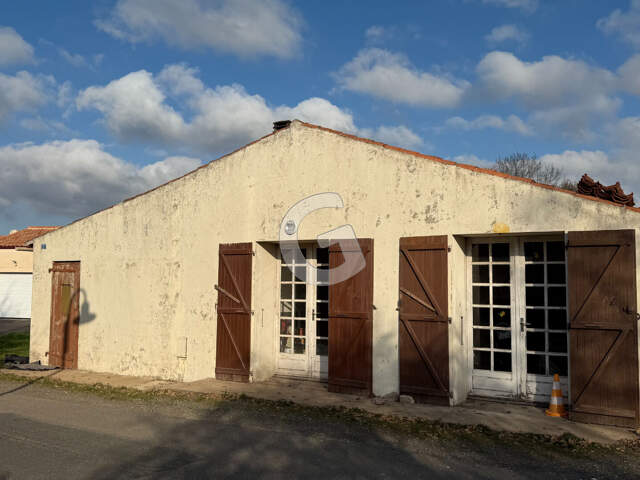 MAISON 1 PIECE- 40,2M²- À VENDRE À SAINT AVAUGOURD DES LANDES — photo du bien