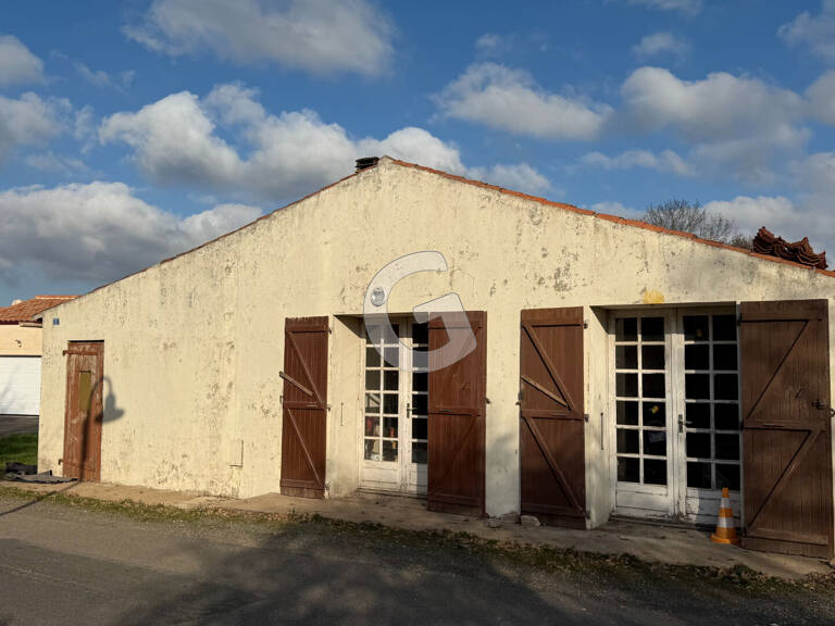 MAISON 1 PIECE- 40,2M²- À VENDRE À SAINT AVAUGOURD DES LANDES — photo 1